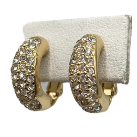 Dior Jewelry - 🔥 DIOR vintage crystal earrings (clip on)